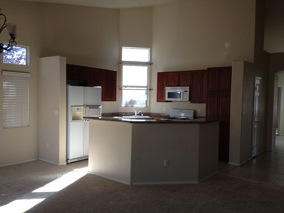 Great Room** Granite