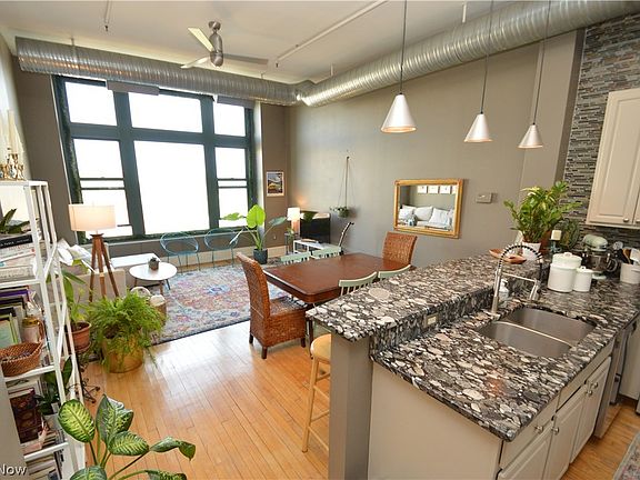 2nd image of 1951 W 25th St #309