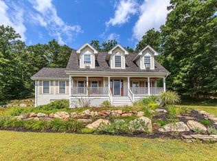 21 Acorn Dr, Goffstown, NH 03045