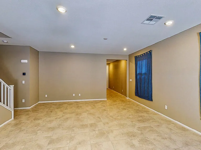 9733 Cluny Ave — Photo 14
