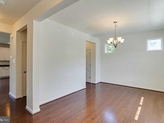 3rd image of 1004 Cortana Ct