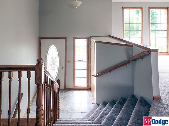 3rd image of 702 Rosewood Ave