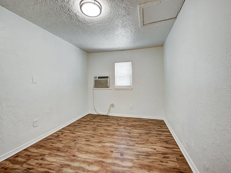 204 S Stewart Ave — Photo 18