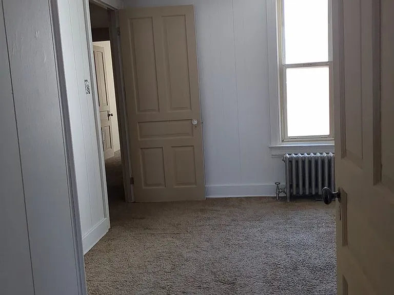 1529 W King St — Photo 19