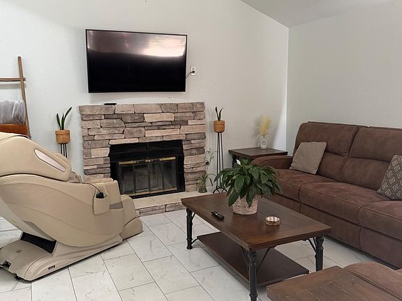 4th image of 2778 N Selland Ave