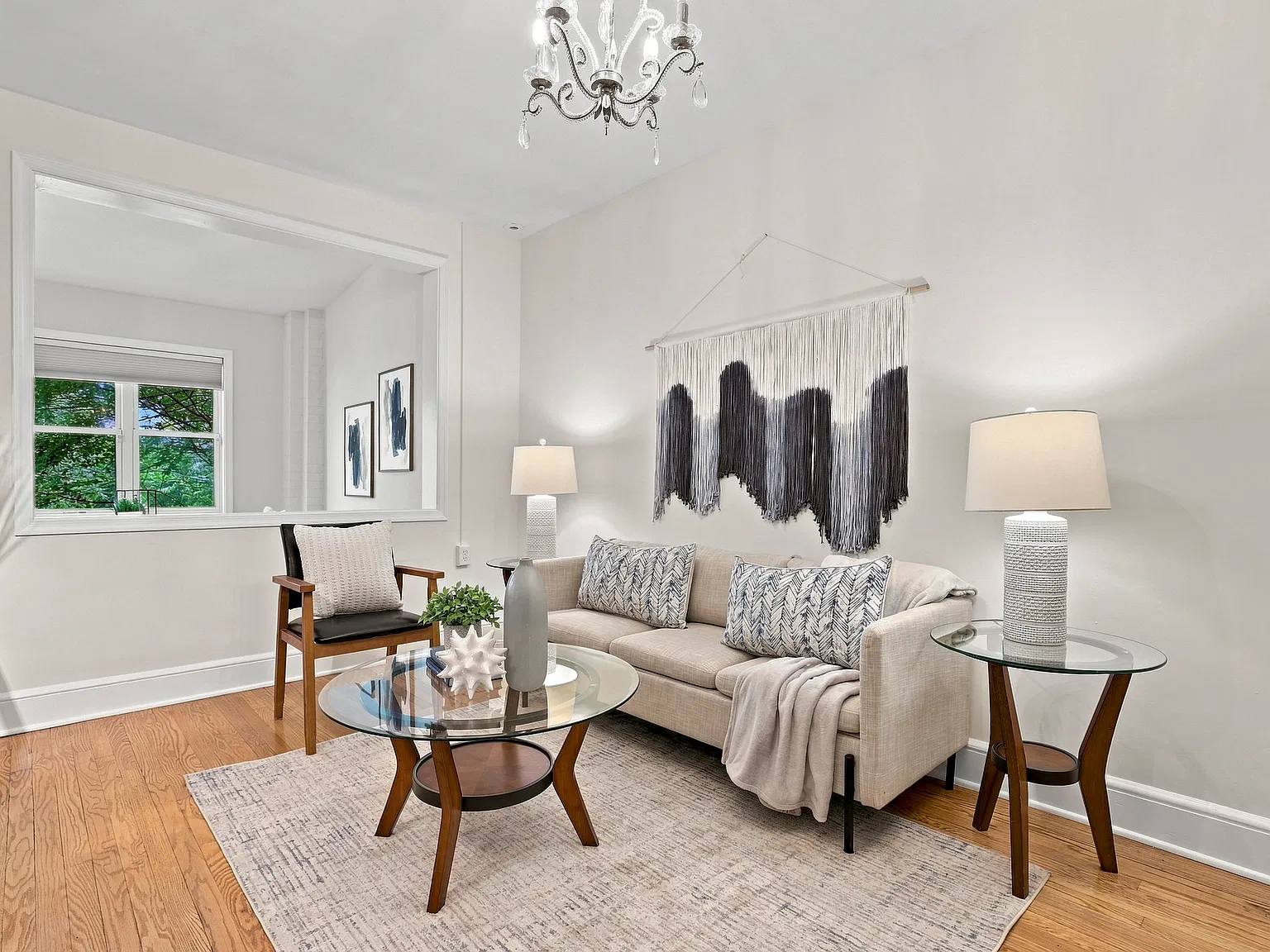 1 bed, 698 sqft, $2,300 — Photo 2