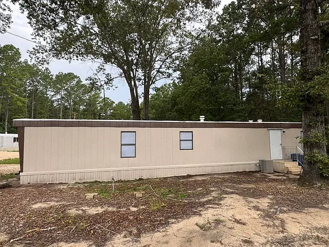 3 bed, 720 sqft, $675 — Photo 2