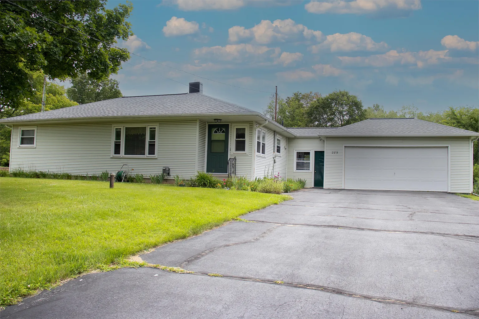 289 Curtis Ave photo 1