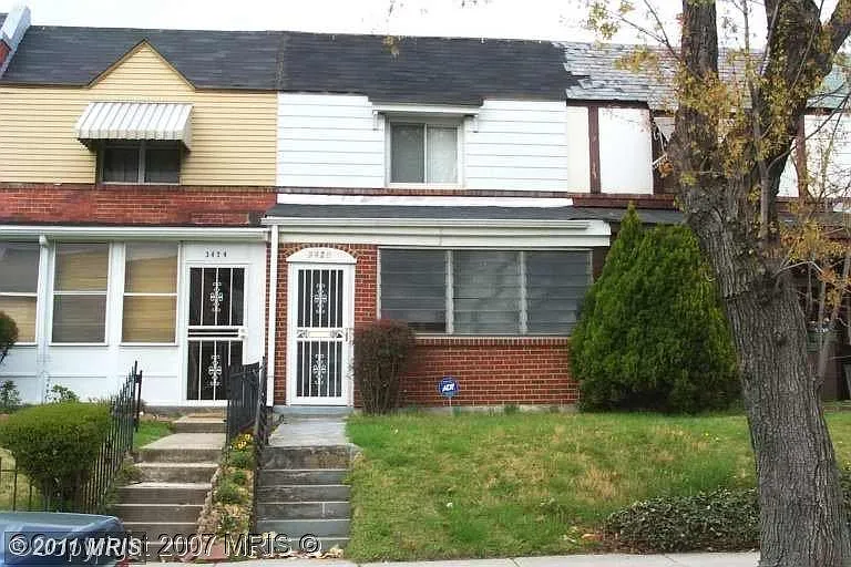 2 bed, 1.0 bath, 1248 sqft, $2,400 — Photo 2