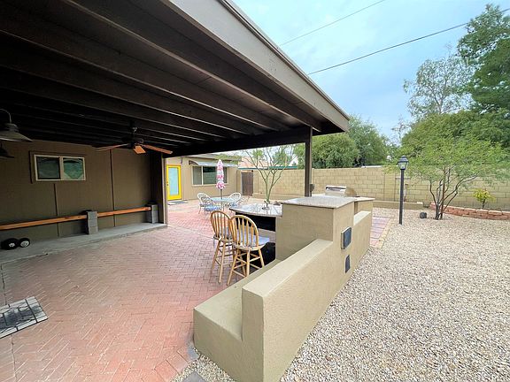 4th image of 3733 E Poinsettia Dr