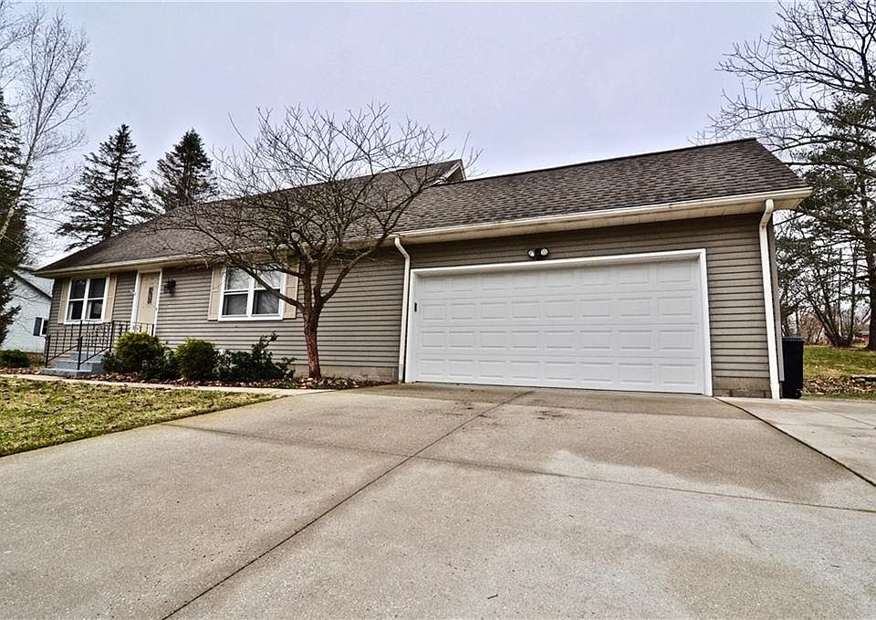 1st image of 105 Sunset Dr