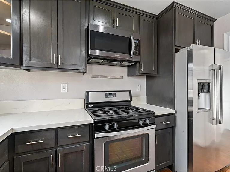 435 Cerritos Ave — Photo 13