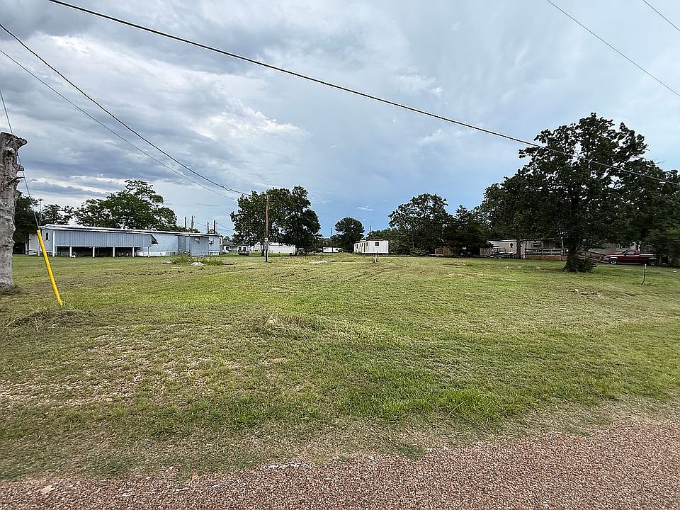 1st image of 422 Leaning Oak Ln