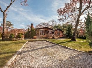 9 Oak St, Hampton Bays, NY 11946