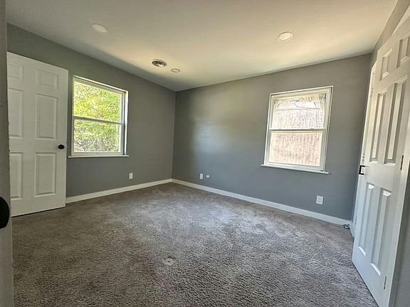5th image of 2710 Roberts Cir