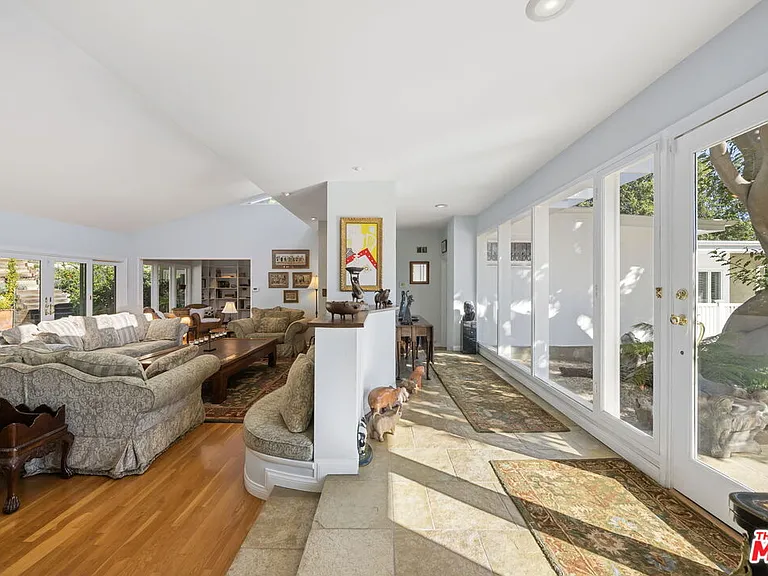 11215 W Sunset Blvd — Photo 16