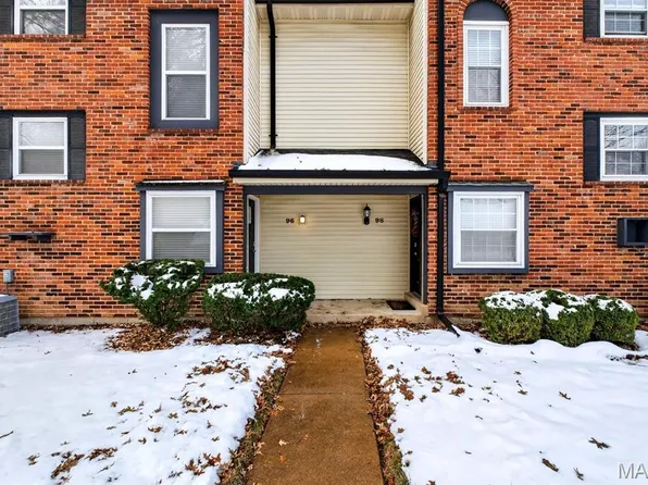 96 Conway Cove Dr, Chesterfield, MO 63017