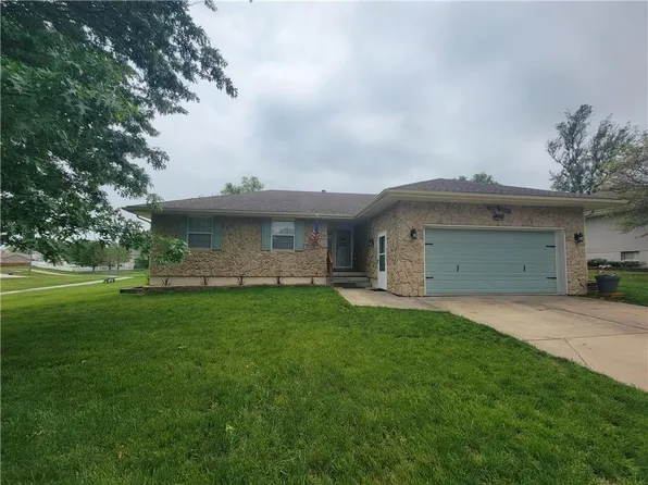 420 E Chestnut St, Odessa, MO 64076