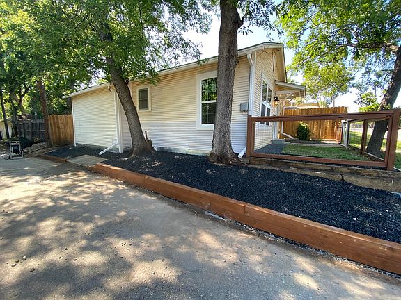 2nd image of 915 Breeden Ave