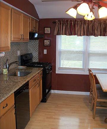 4th image of 305 Spruce Ave
