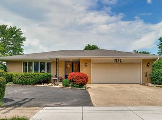 1762 E Camp McDonald Rd, Mount Prospect, IL 60056