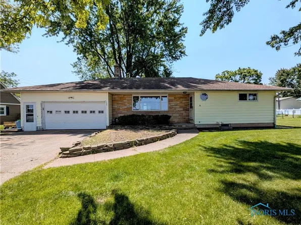 750 E Linfoot St, Wauseon, OH 43567