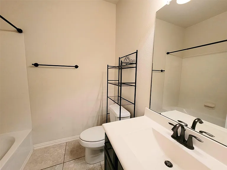 7506 Amber Village Cir — Photo 17