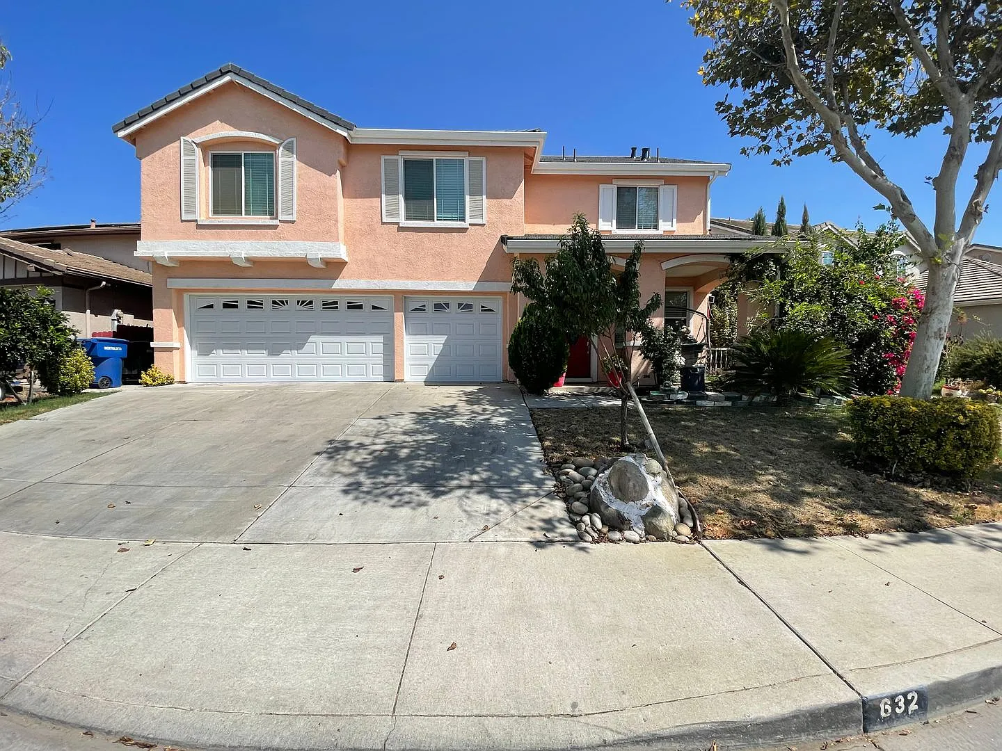 632 Roadrunner Dr photo 1