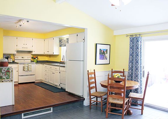 Vaulted great room & kitchen