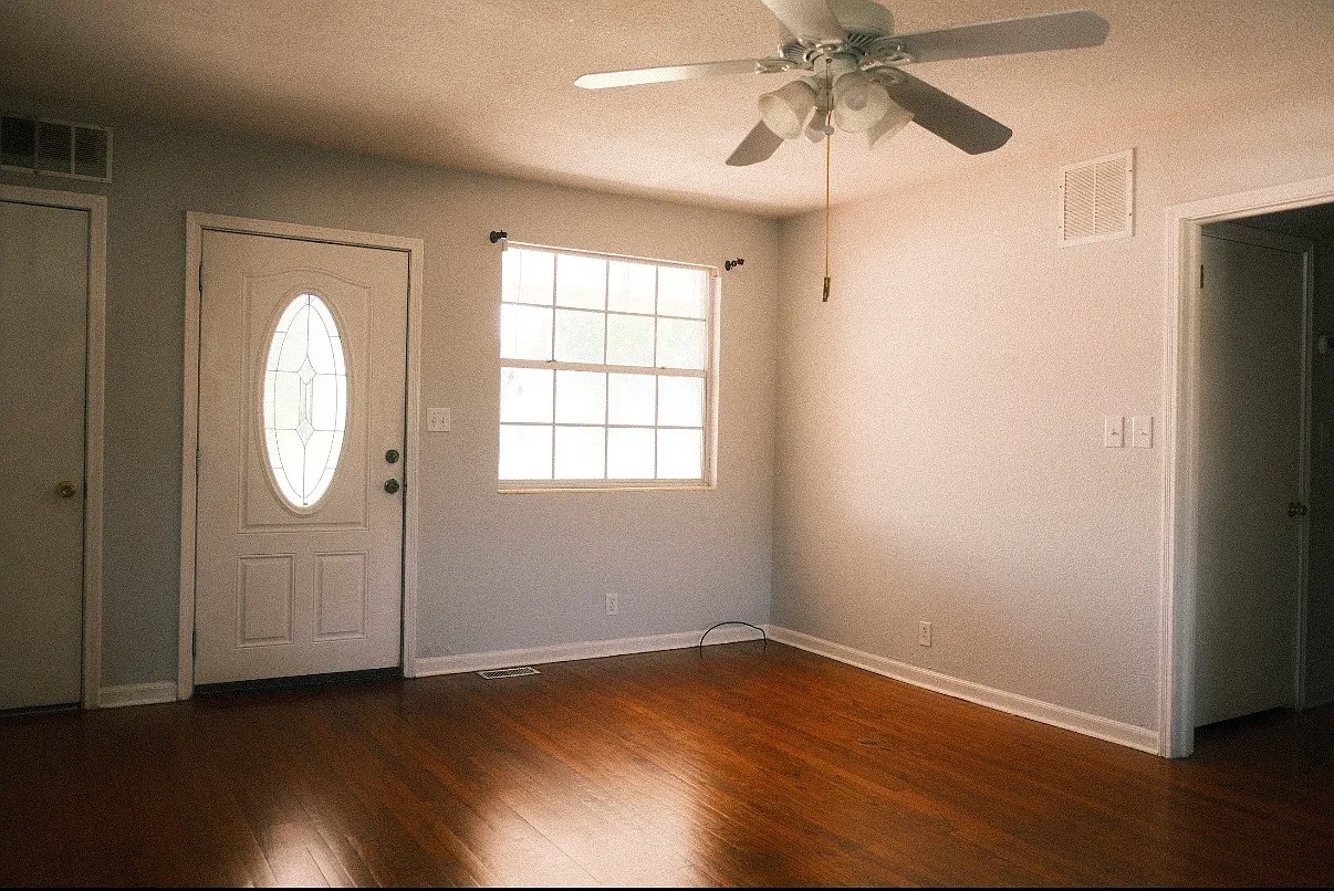 3 bed, 2024 sqft, $1,800 — Photo 2
