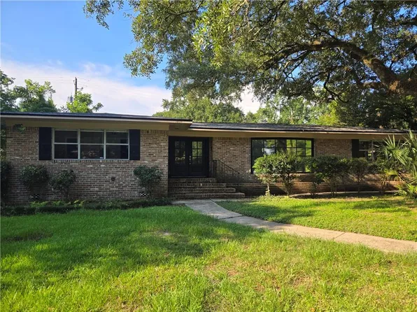 1805 Oak Knoll Dr, Mobile, AL 36607
