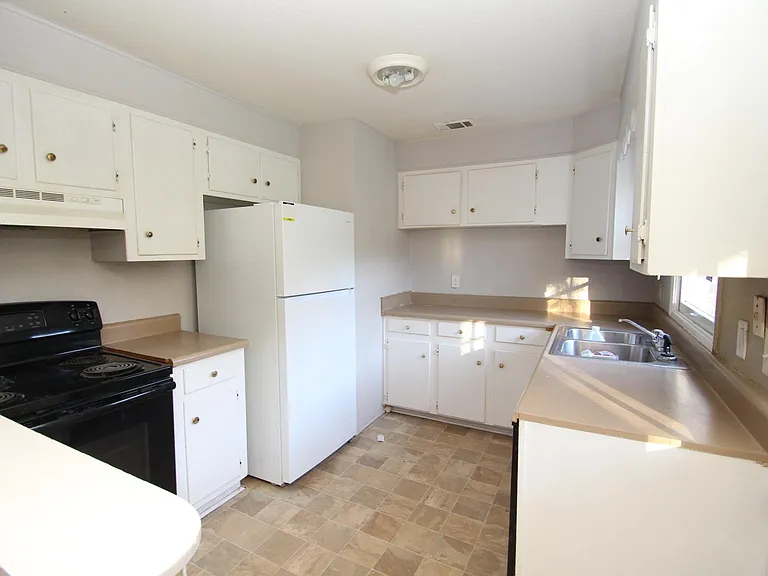 3753 Autumndale Dr — Photo 4