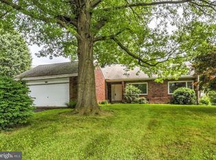 309 Lake View Dr, Manheim, PA 17545