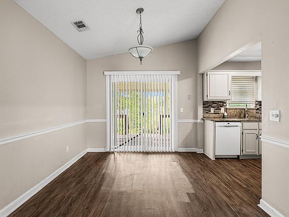 5th image of 8241 Lantern Ln