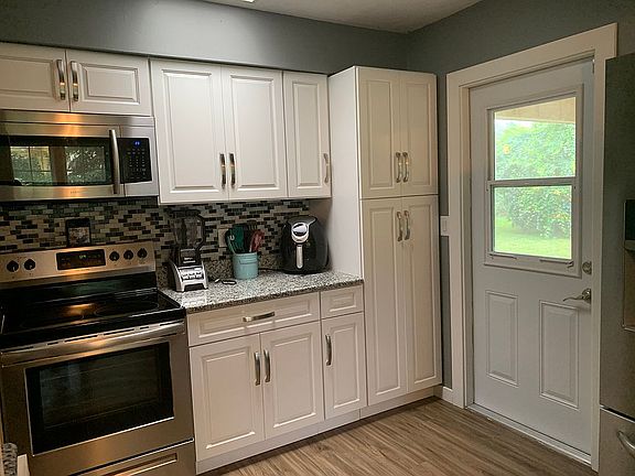 3rd image of 1171 Dominion Ct