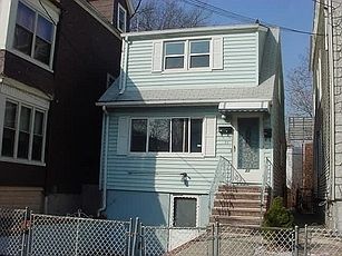 2nd image of 23 Maple Ave