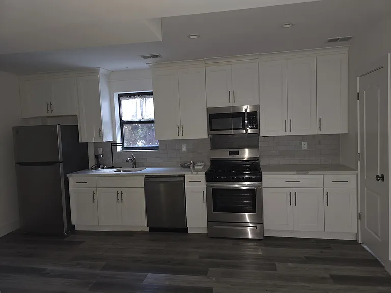 335 Mallory Ave #2 — Photo 6