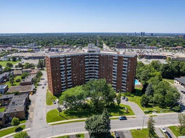 20 Chesterton Dr #714, Ottawa, ON K2E 6Z7