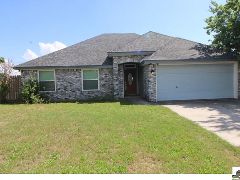 2702 Cactus Dr — Photo 1