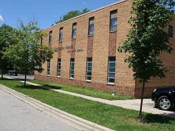 1st image of 118 W Oak St