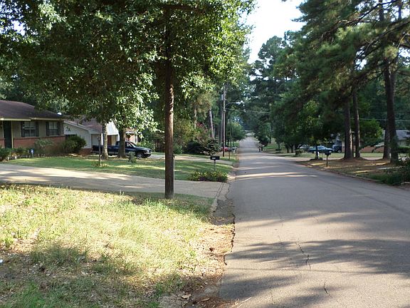 4th image of 3042 Fleetwood Dr