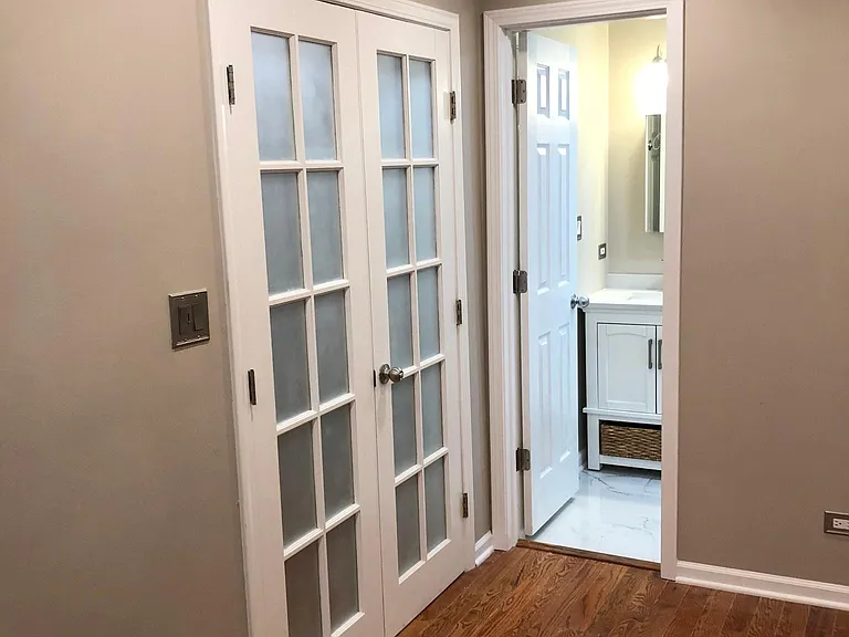 bedroom/bathroom