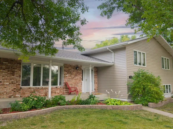 304 21st Ave NE, Jamestown, ND 58401