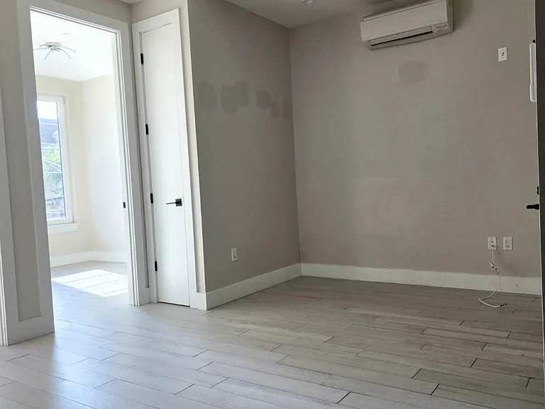 1546 Brooklyn Ave #2B — Photo 8