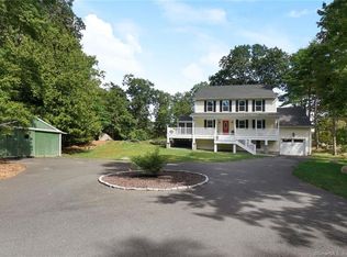 35 Carrie Hill Rd, Monroe, CT 06468