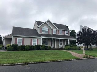 60 Summerfield Dr, Holtsville, NY 11742