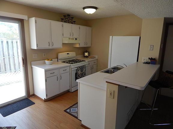 3rd image of 4960 Singleton Dr