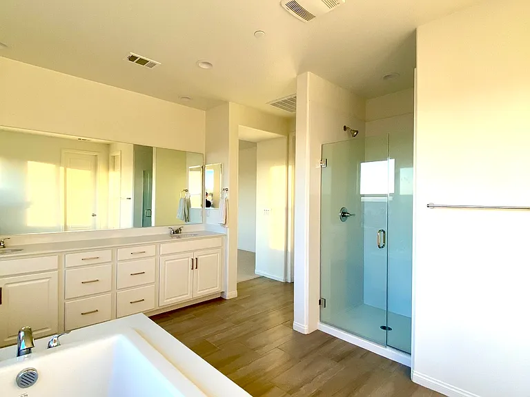 39549 Clare St — Photo 10