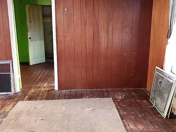 3rd image of 124 W Fulton St