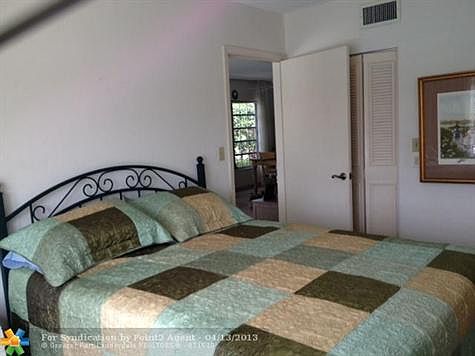 5th image of 815 SE 19th Ave APT 105
